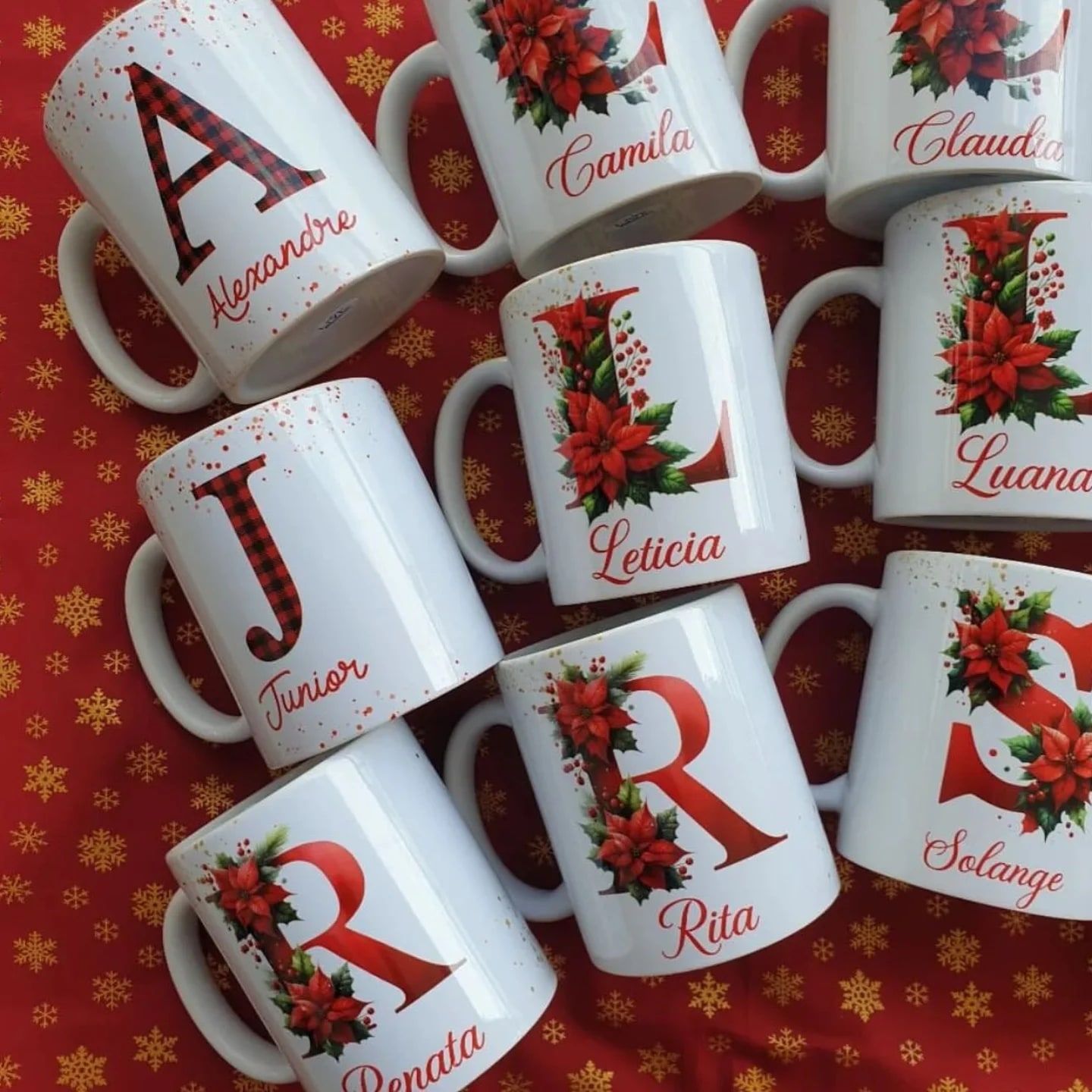 Conjunto de canecas natalinas com iniciais e nomes
